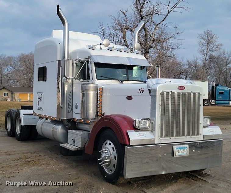 image for item DP3421 2005 Peterbilt 379 semi truck