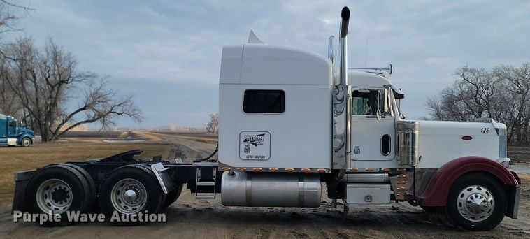 image for item DP3421 2005 Peterbilt 379 semi truck