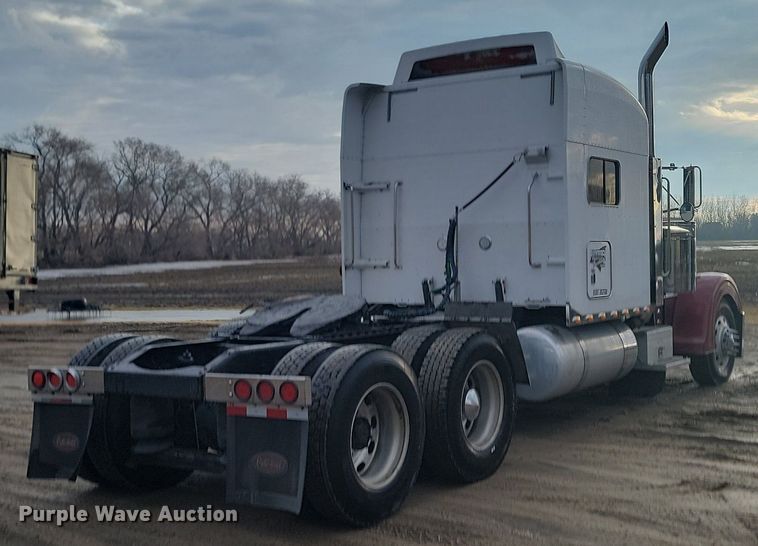 image for item DP3421 2005 Peterbilt 379 semi truck
