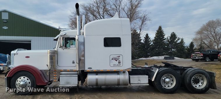 image for item DP3421 2005 Peterbilt 379 semi truck