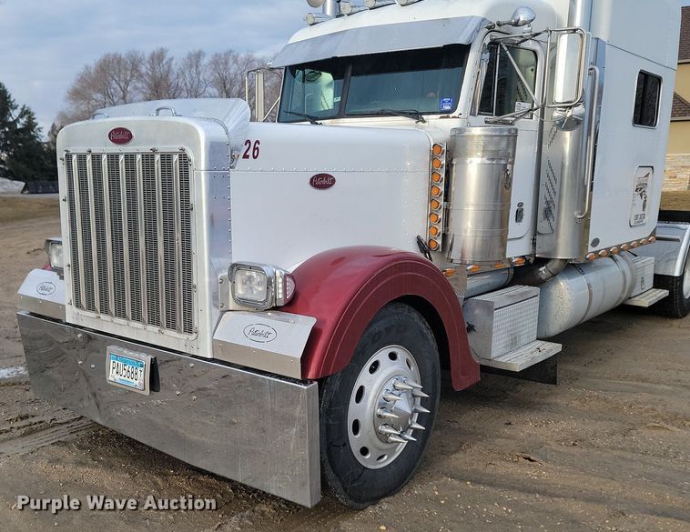 image for item DP3421 2005 Peterbilt 379 semi truck