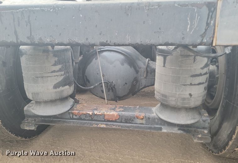 image for item DP3421 2005 Peterbilt 379 semi truck