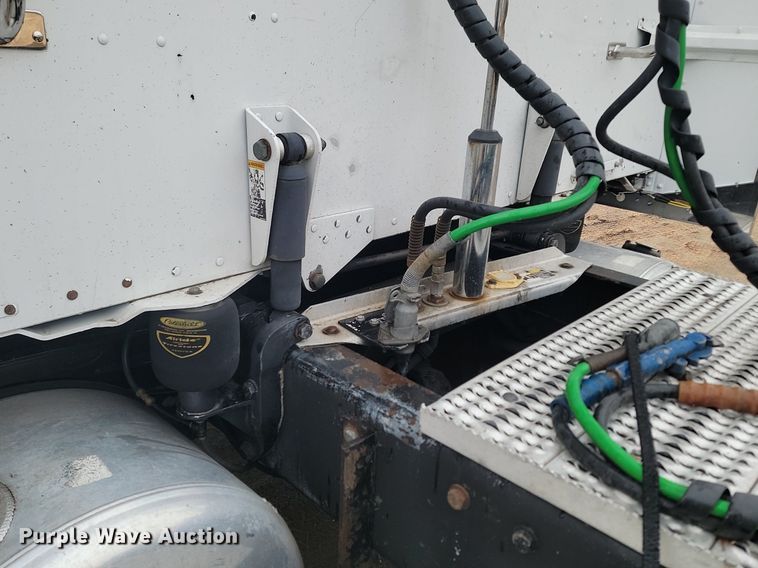 image for item DP3421 2005 Peterbilt 379 semi truck