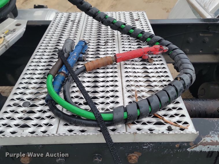 image for item DP3421 2005 Peterbilt 379 semi truck