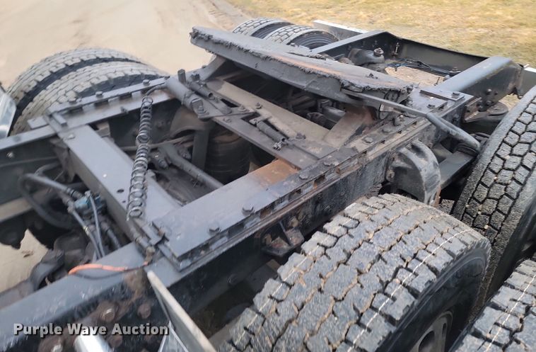 image for item DP3421 2005 Peterbilt 379 semi truck