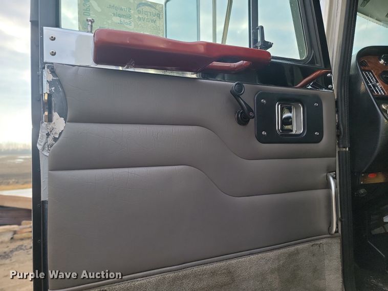 image for item DP3421 2005 Peterbilt 379 semi truck