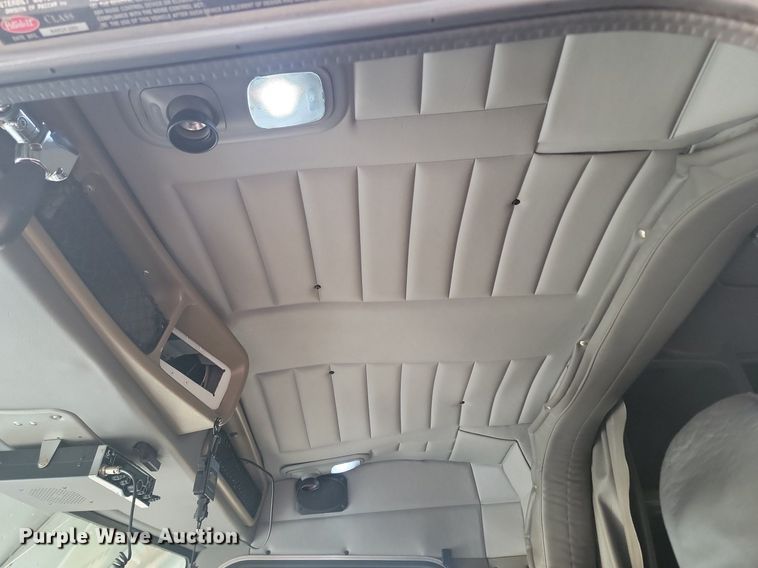 image for item DP3421 2005 Peterbilt 379 semi truck