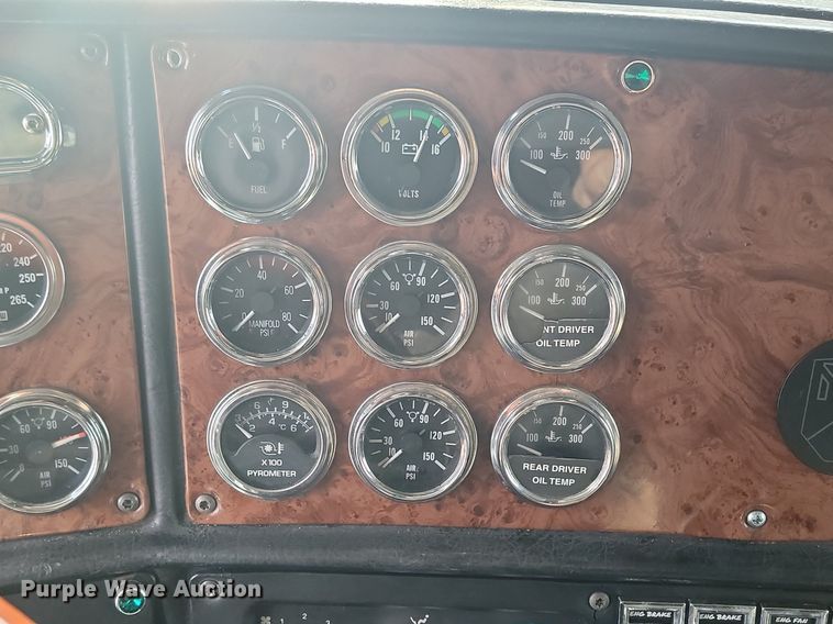 image for item DP3421 2005 Peterbilt 379 semi truck