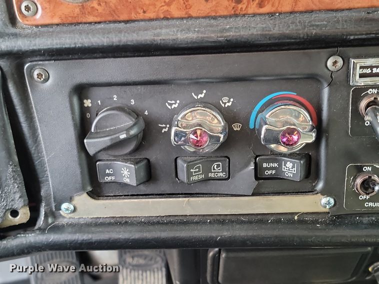 image for item DP3421 2005 Peterbilt 379 semi truck