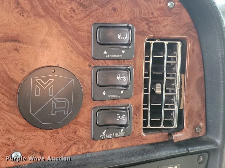 image for item DP3421 2005 Peterbilt 379 semi truck