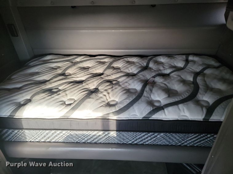 image for item DP3421 2005 Peterbilt 379 semi truck