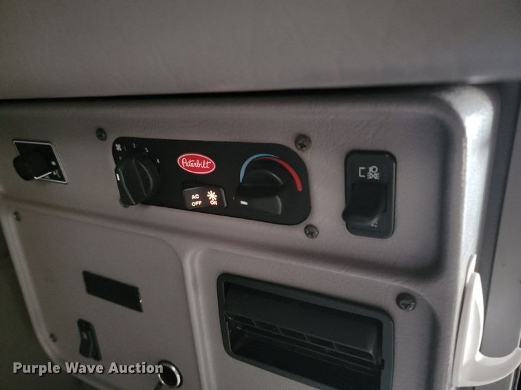 image for item DP3421 2005 Peterbilt 379 semi truck