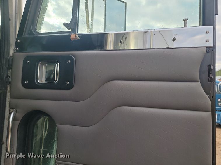 image for item DP3421 2005 Peterbilt 379 semi truck