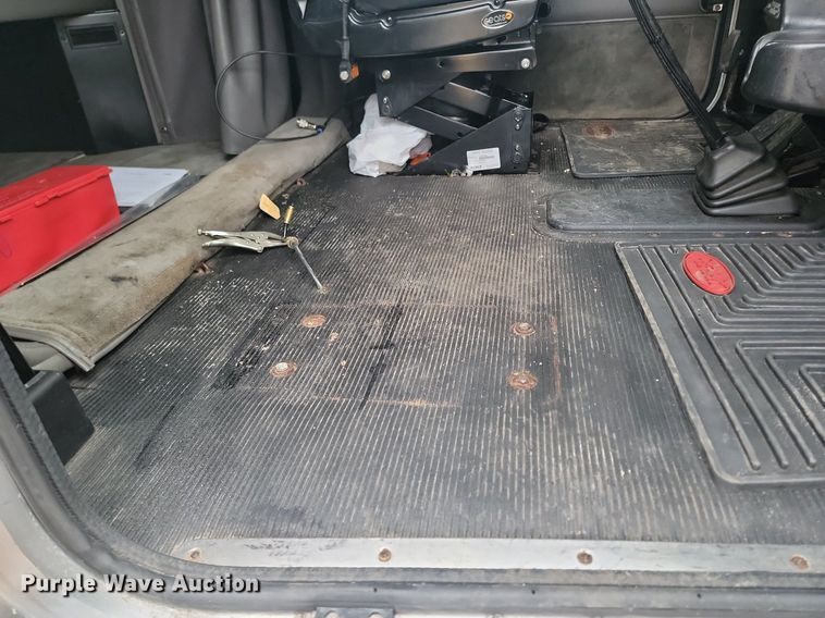 image for item DP3421 2005 Peterbilt 379 semi truck