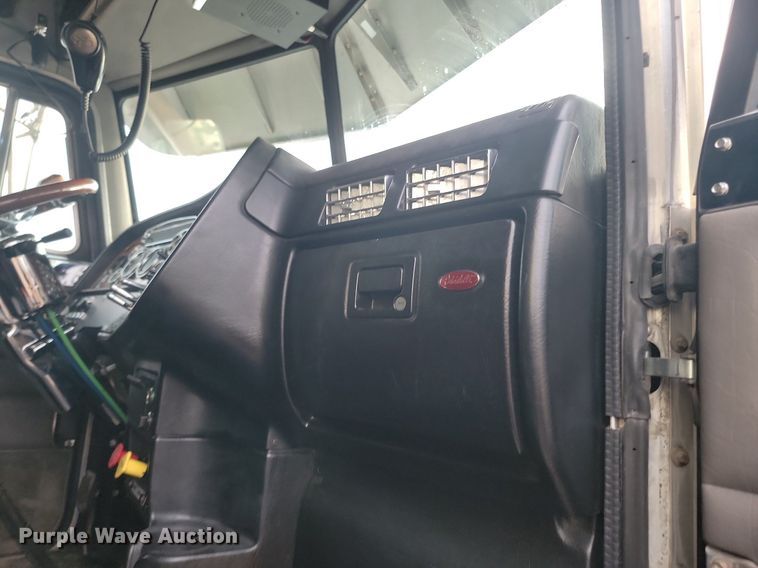 image for item DP3421 2005 Peterbilt 379 semi truck