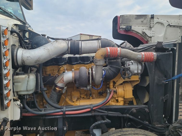 image for item DP3421 2005 Peterbilt 379 semi truck