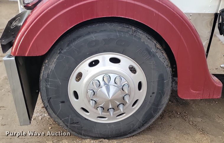 image for item DP3421 2005 Peterbilt 379 semi truck