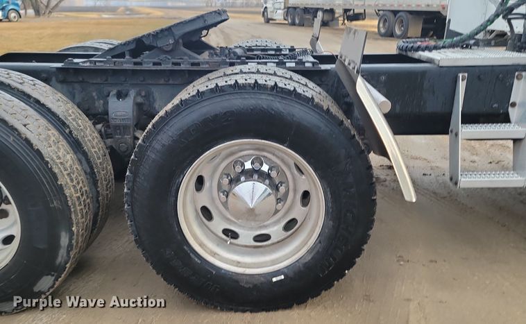 image for item DP3421 2005 Peterbilt 379 semi truck