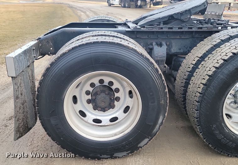 image for item DP3421 2005 Peterbilt 379 semi truck