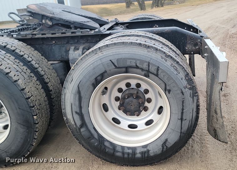 image for item DP3421 2005 Peterbilt 379 semi truck