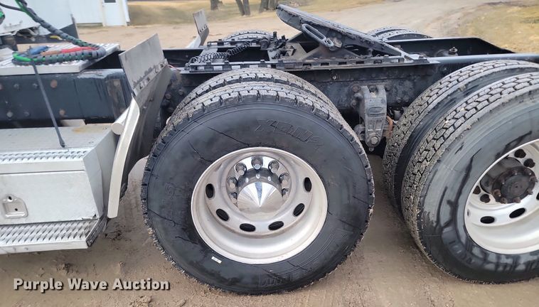 image for item DP3421 2005 Peterbilt 379 semi truck