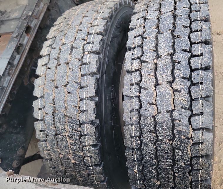 image for item DP3421 2005 Peterbilt 379 semi truck