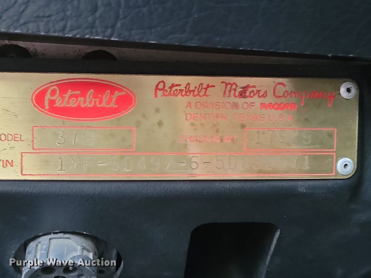 image for item DP3421 2005 Peterbilt 379 semi truck