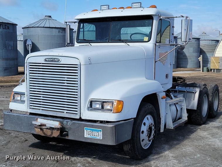 image for item DP3428 2000 Freightliner  FLD semi truck