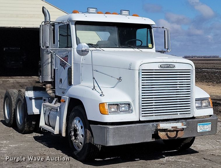 image for item DP3428 2000 Freightliner  FLD semi truck