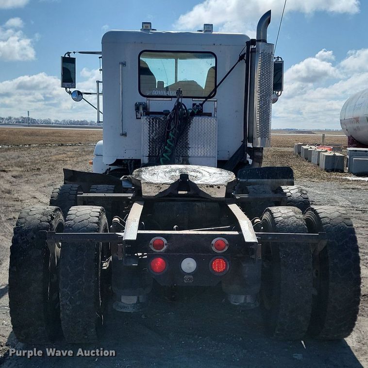 image for item DP3428 2000 Freightliner  FLD semi truck