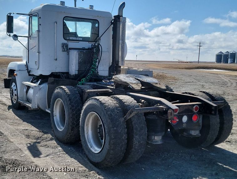 image for item DP3428 2000 Freightliner  FLD semi truck