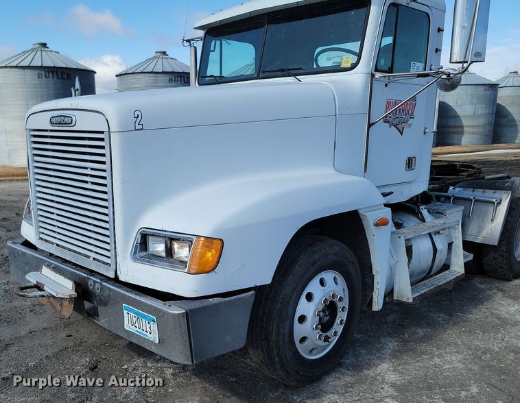 image for item DP3428 2000 Freightliner  FLD semi truck