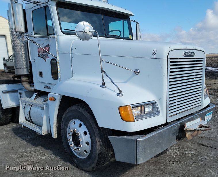 image for item DP3428 2000 Freightliner  FLD semi truck