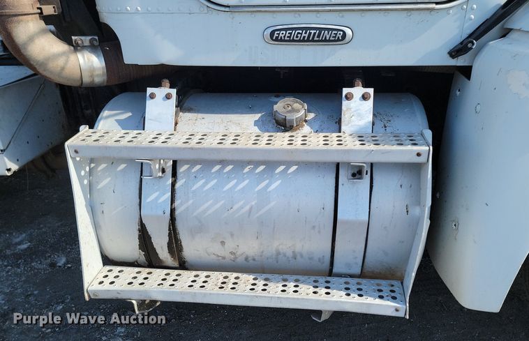 image for item DP3428 2000 Freightliner  FLD semi truck