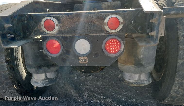 image for item DP3428 2000 Freightliner  FLD semi truck