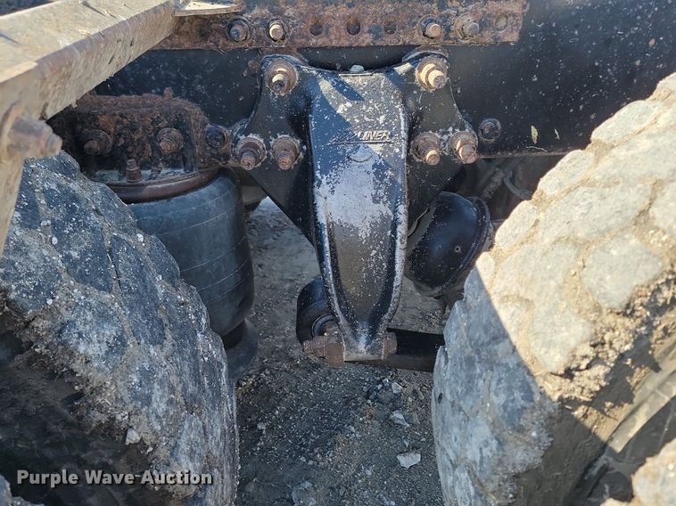 image for item DP3428 2000 Freightliner  FLD semi truck