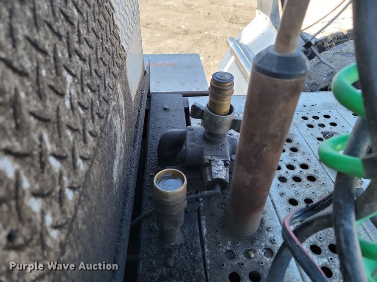 image for item DP3428 2000 Freightliner  FLD semi truck