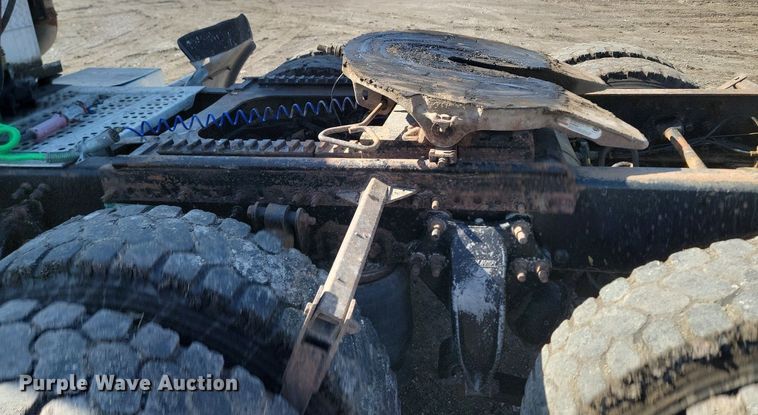 image for item DP3428 2000 Freightliner  FLD semi truck