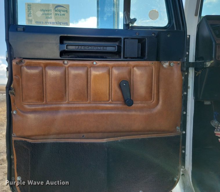 image for item DP3428 2000 Freightliner  FLD semi truck