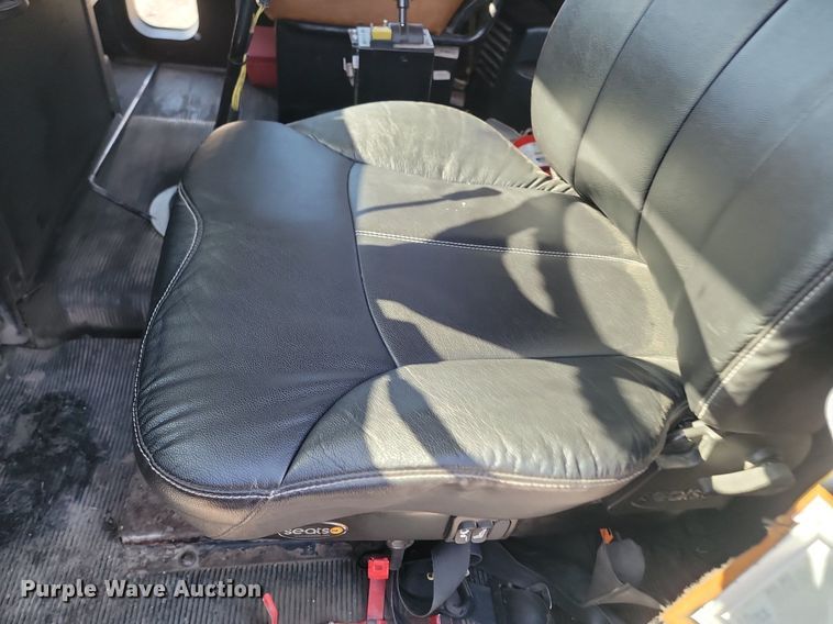 image for item DP3428 2000 Freightliner  FLD semi truck