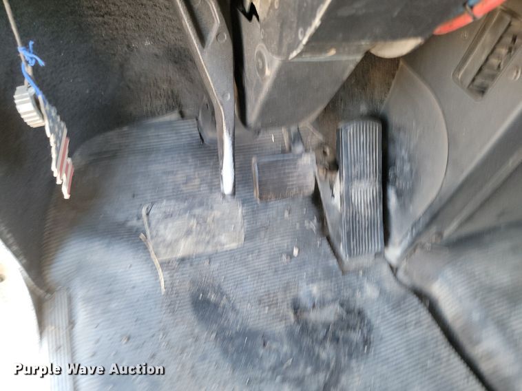 image for item DP3428 2000 Freightliner  FLD semi truck