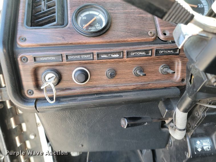 image for item DP3428 2000 Freightliner  FLD semi truck