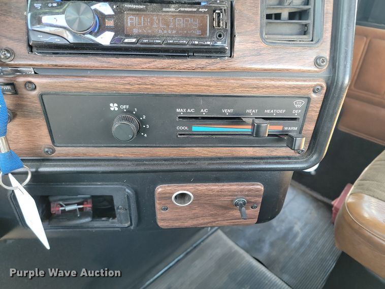 image for item DP3428 2000 Freightliner  FLD semi truck