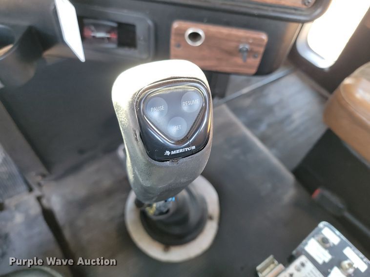 image for item DP3428 2000 Freightliner  FLD semi truck