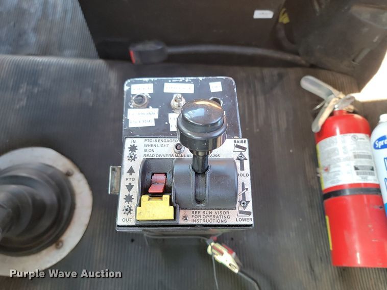 image for item DP3428 2000 Freightliner  FLD semi truck