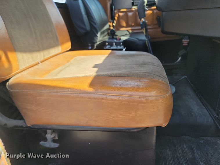 image for item DP3428 2000 Freightliner  FLD semi truck