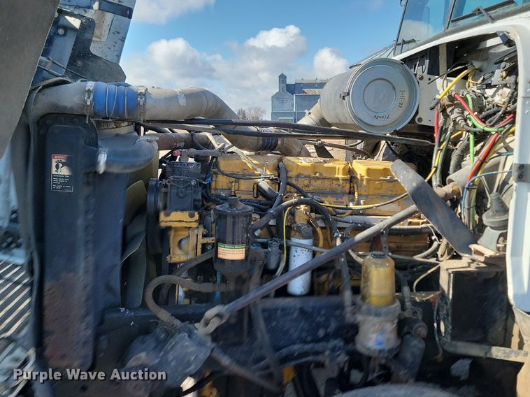 image for item DP3428 2000 Freightliner  FLD semi truck