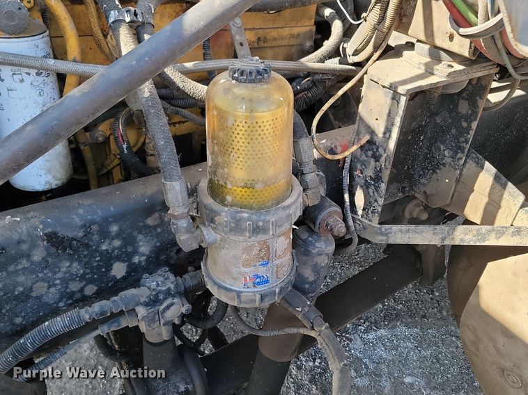 image for item DP3428 2000 Freightliner  FLD semi truck