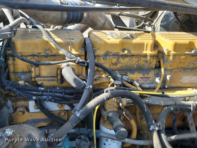 image for item DP3428 2000 Freightliner  FLD semi truck