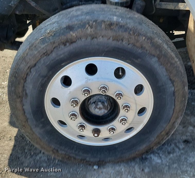 image for item DP3428 2000 Freightliner  FLD semi truck